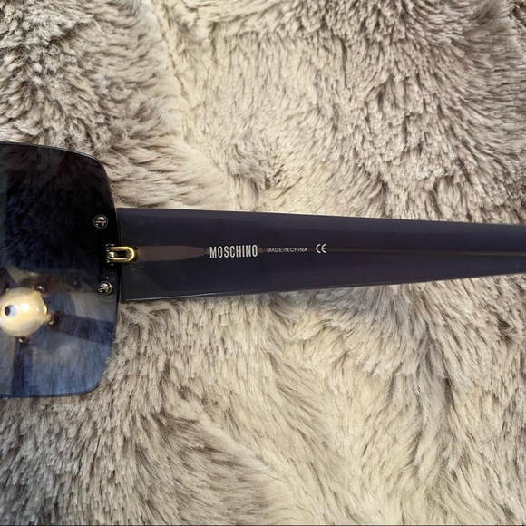 Blue Moschino Sunglasses with bling on sides - Picture 5 of 5